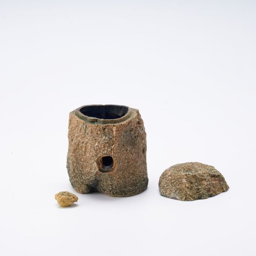 Crawling Pet Simulation Avoidance Cave Breeding and Egg laying Cabin - Openable Cover