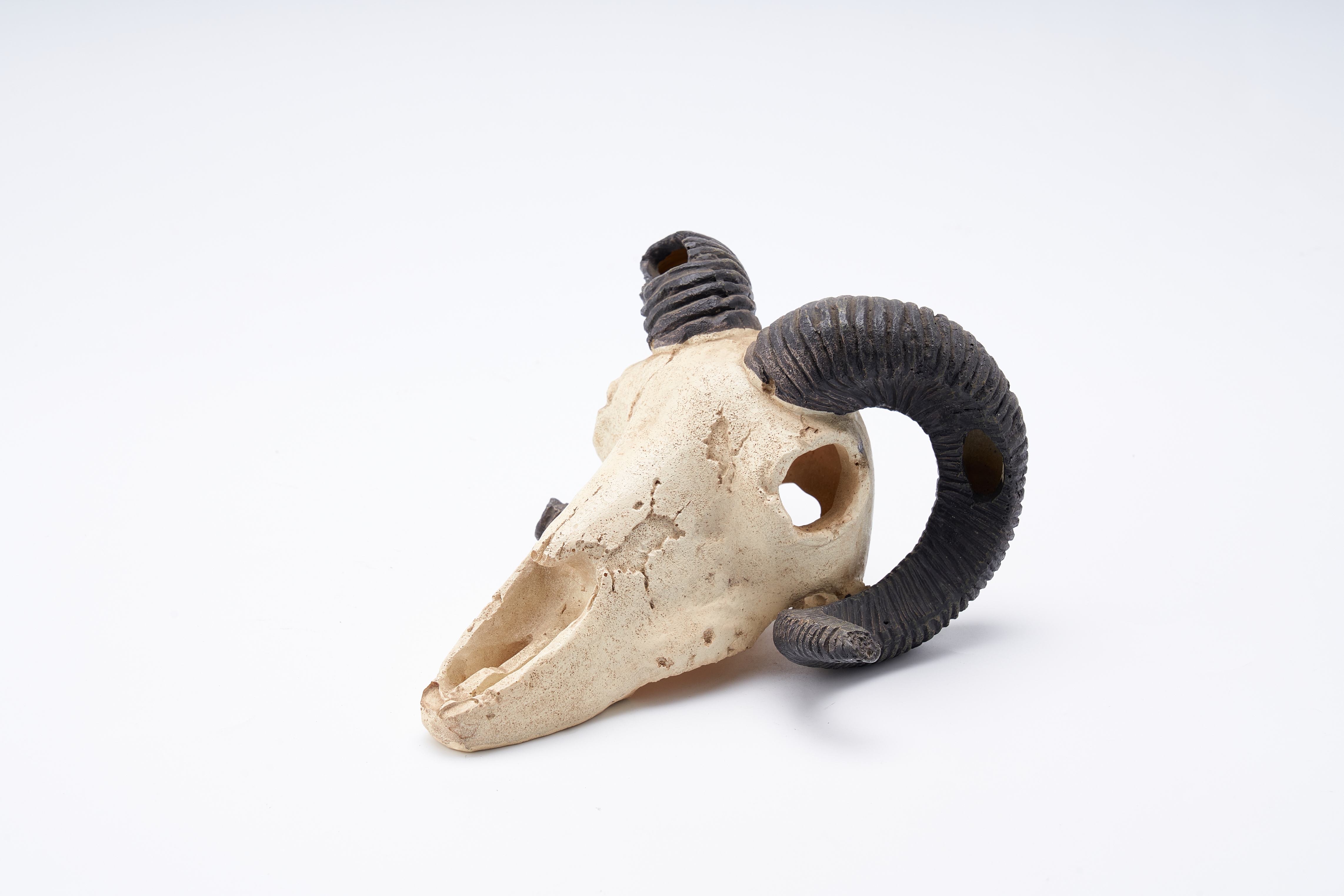 Simulated sheep bone decoration design, pet hiding hole